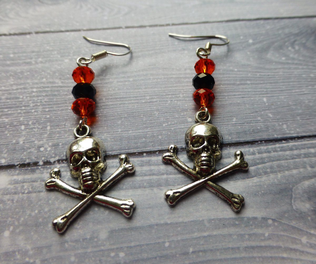 FigaroJewellery's tweet photo. #Halloween earrings now at my @EtsyUK shop https://t.co/qMtWfTxkqc #handmade #giftideas #UKGiftHour  @UKGiftHour https://t.co/G0423G3iS2