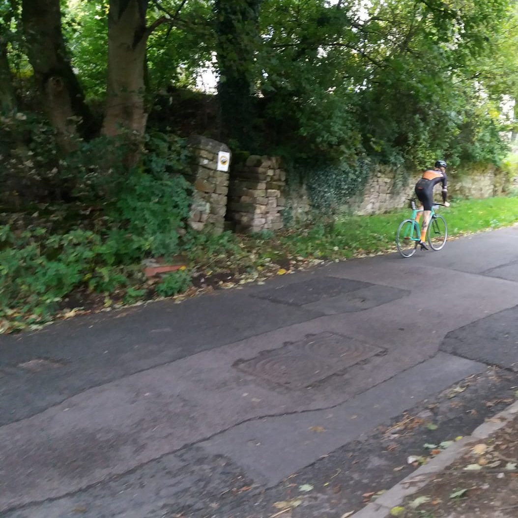 BuildCycleWorks's tweet image. Out of the workshop and pedalling up a hill. Testing a lightweight fixed rear wheel build at Sir William Hill Climb yesterday.
#Buildcycleworks #hillclimbing #sirwilliamhillclimb #fixedgear #handbuiltwheels #ukcycling #cyclerepair #racinglife #mechanic #cycling #cyclist