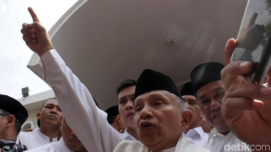 detikcom's tweet photo. Amien Rais Imbau Kampanye Damai, Minta Tak Pakai Kekuatan Asing https://t.co/hGBjxU99HK https://t.co/26SidNe9Gn