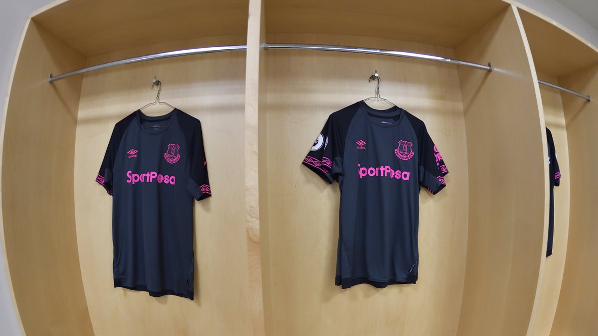 everton black and pink kit