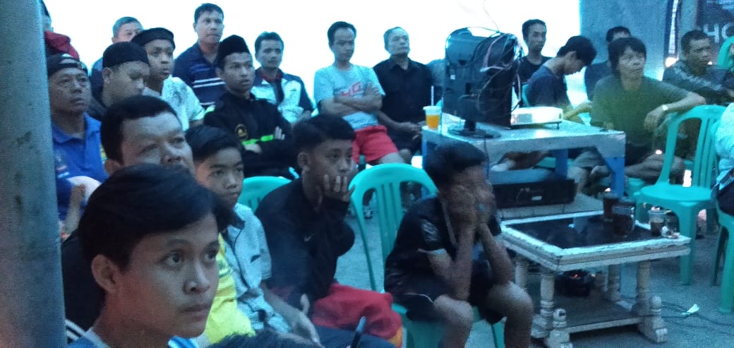 Kel_Sukabungah's tweet photo. Minggu 23.09.18 giat Bp lurah nontong bareng Persib vs Persija bersama warga Rw06
#NOBARPERSIB
#rw06
#kelurahansukabungah
#kecamatansukajadi
#PersibDay
#persibjuara
#BANDUNGMAKINJUARA
@ridwankamil @OdedMD @AntonSugiana @pembdg @Kec_Sukajadi @bkppkotabandung @HumasBdg https://t.co/fe60AZLUGv