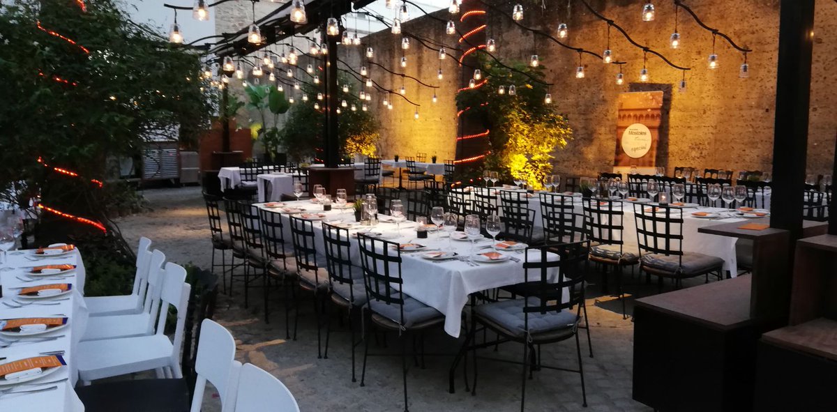 creativando's tweet image. #Sevilla no podia faltar este fin de semana!! Y los sorprendimos con los espacios seleccionados y cuidando los detalles en cada servicio.