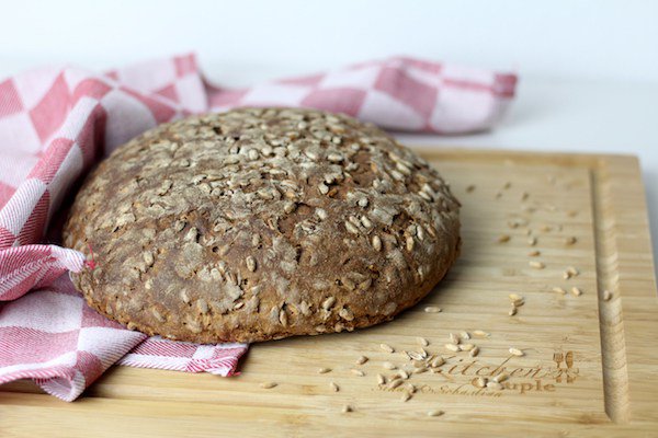 Kitchen_Couple's tweet image. Nach einer kurzen Pause melden wir uns mit diesem tollen Rezept für ein Dinkelsauerteigbrot zurück.
O'backt is! kitchencouple.de/dinkelsauertei…