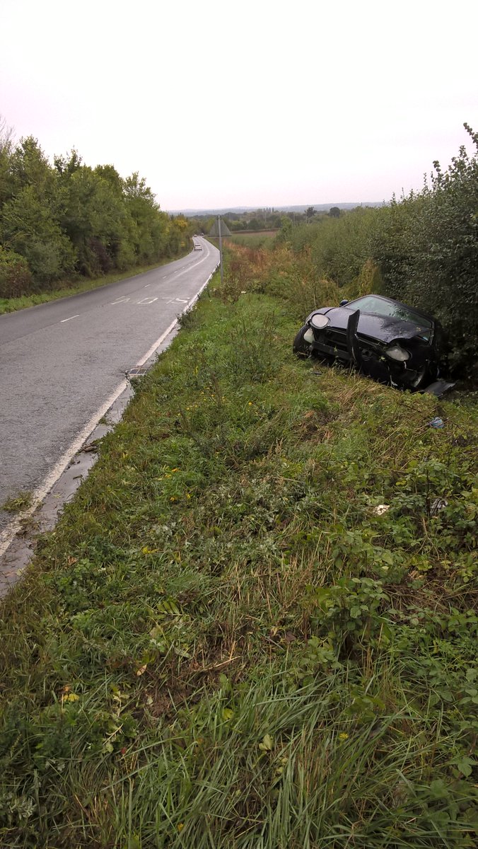tvprp's tweet photo. Crash on A330, Hawthorne Hill. Please take extra care in the wet. #TTCShift #P7106Roberts #P6568Harris #TRCShift #P5189Pinder #P371White https://t.co/vZmBavkl6O