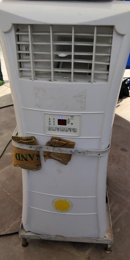 when ur shooting in the famous rajasthan heat this is salvation....#lifesaver #Housefull4