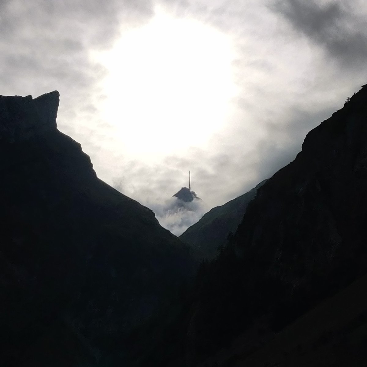 swiss_stone's tweet photo. #santis #appenzell #Switzerland #OnePlus6 #nofilter https://t.co/2HF7z54t5U