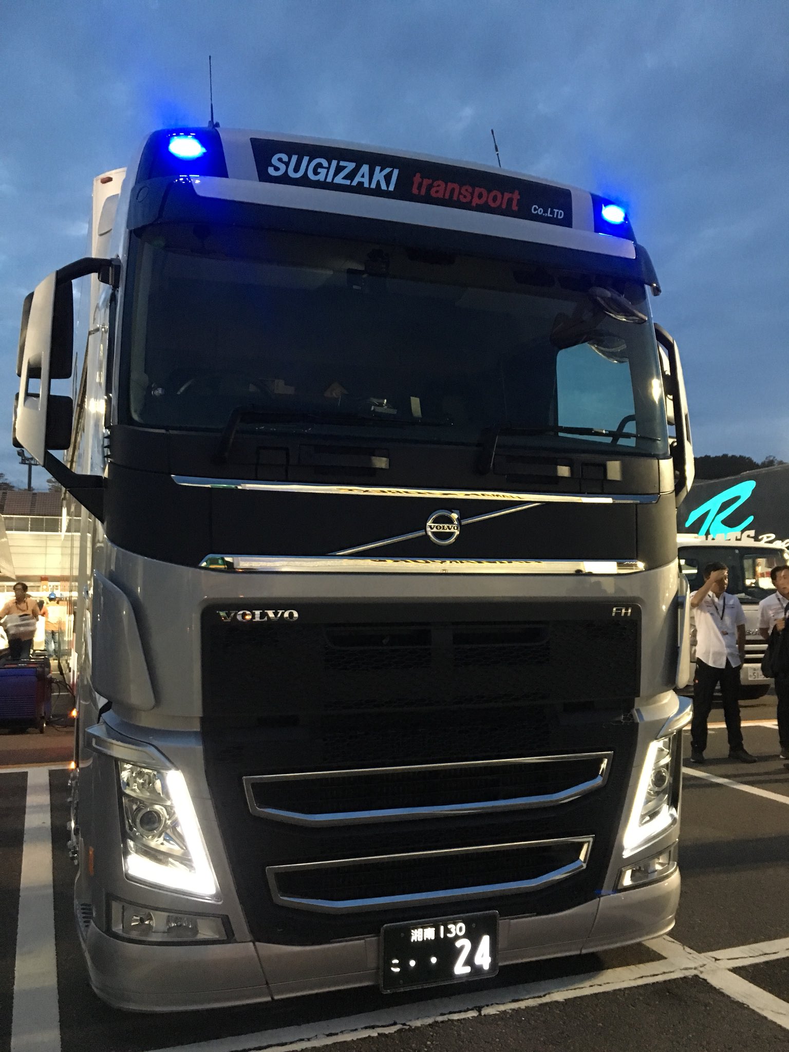 𝒜𝒪 ファンクラブ毎日更新中 V Twitter 26号車apros Racingは無事完走致しました いらして下さった方 差し入れ下さった方 お話して下さった方ありがとうございました 写メはカッコいいクオンと ボルボトラック スーパー耐久 S耐 ツインリンクもてぎ