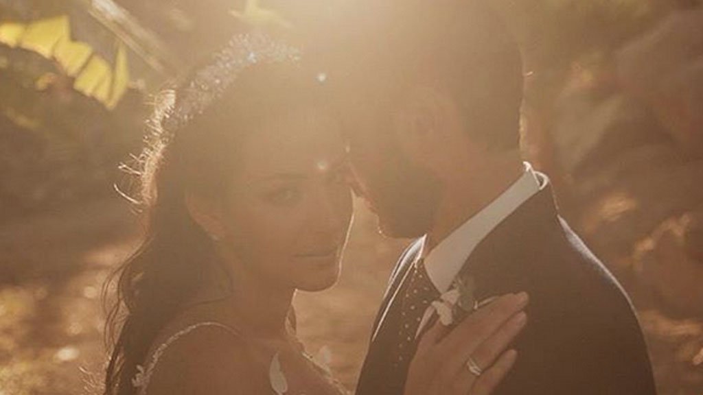 Sonia Walls, impresionante el día de su boda, lució tiara y vestido de princesa 💘 bit.ly/2xwEZEy
