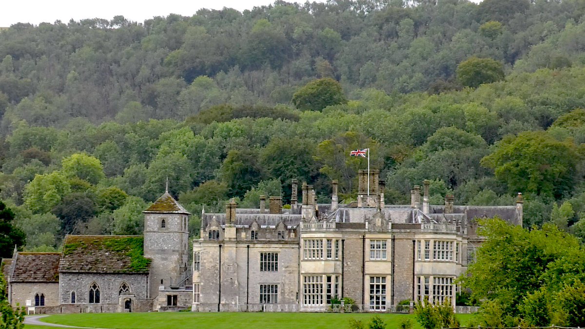 Fabulous to be @Wistonhouse yesterday for the most happy of celebrations. And despite the early arrival of Raine Allday, the love and laughter that clearly bind Henry and Frances together was plentiful in its serving.