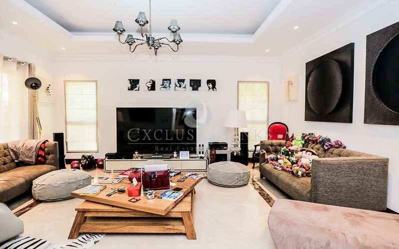 ELREDubai's tweet photo. This amazing property could be your next home! 
Buy this beautiful 6 bedroom upgraded bespoke Signature Tarragona villa.
Visit https://t.co/bdsNvD2PzK or call our Client Manager, James Walsh on +97150-5583904 for more info. https://t.co/jby2jr3ZIP