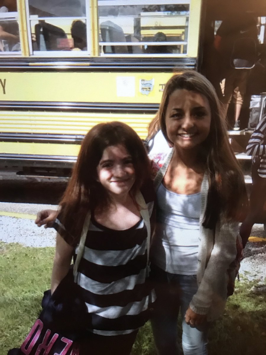 Cass_rass's tweet photo. Happy birthday pretty!!🤩🌟 I hope you have an amazing day!! party hard!! 🎉🎉❤️ I don’t want you to leave me this year)): #willalwaysbebestfriends #CMSsquad!! Throwback photos hope you enjoy!💙 @nicoleborsuk12 https://t.co/EtoInTichO
