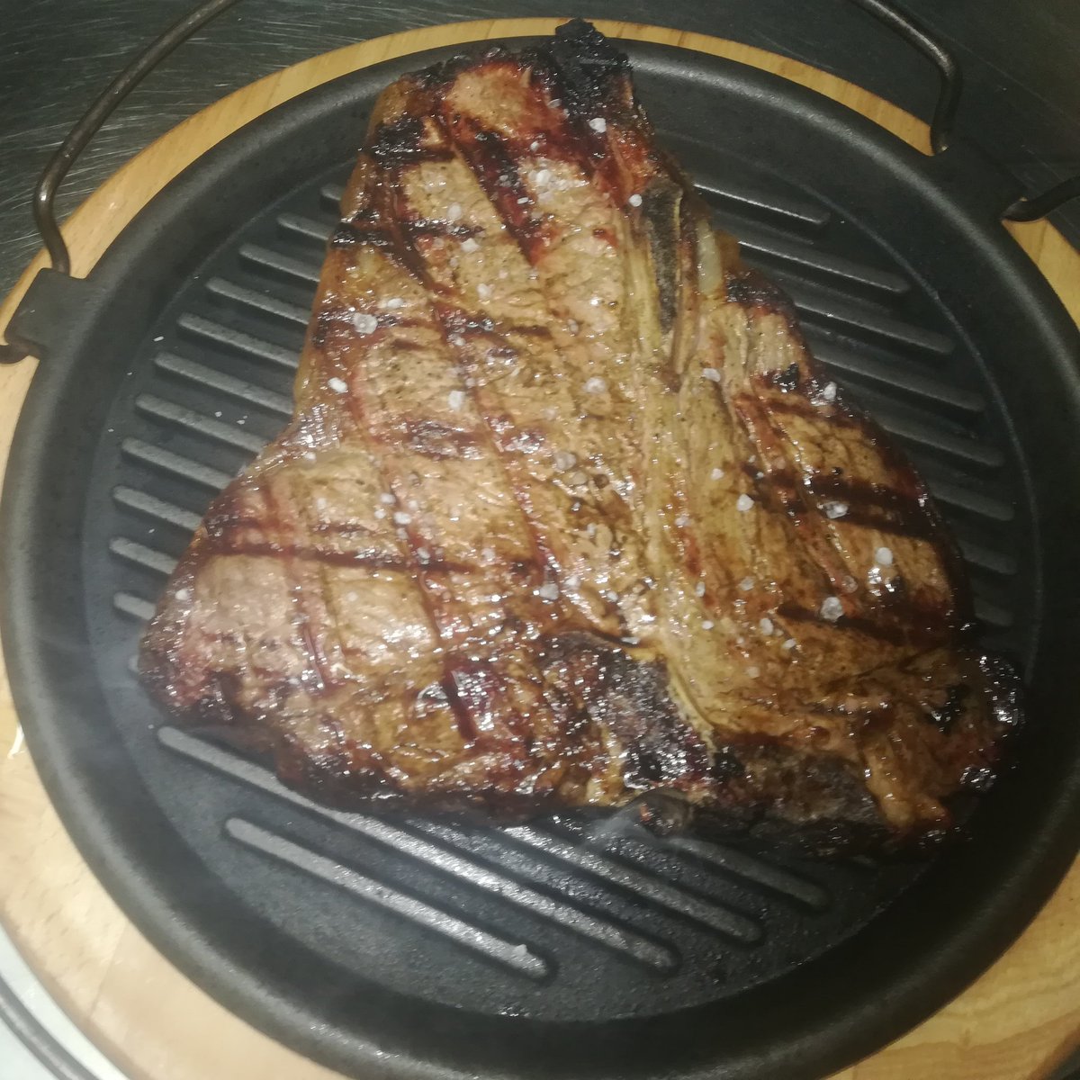 Emanuelepesca's tweet photo. Bistecca Calabrese #Arsolitoposto #bbq #barbecue #mangiare #istantlike #Luke #like4like #mangiarenaturale #Mane #sole #sapore #cucinatoscana #reimbow🌈 #megiclandValmontone #Roma https://t.co/0YS0ae89Te