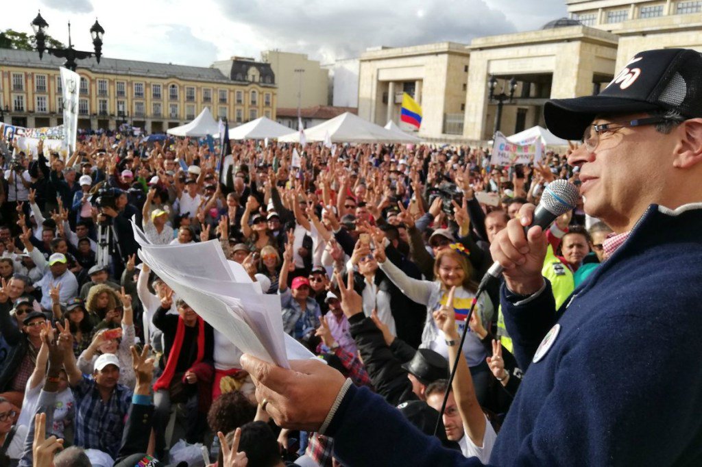 laregionalnet's tweet photo. Asamblea fundacional de Colombia Humana se tomó la Plaza de Bolívar https://t.co/4ynR99BcvM https://t.co/or0h1EeaQd