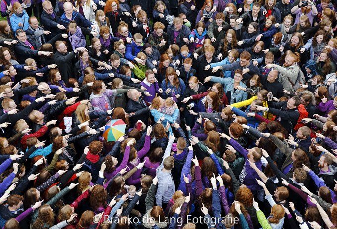 brafot's tweet photo. Hundreds of redheads from all over the world at the #RedheadDays event in Breda. A lovely event that brings people together in a good atmosphere even if in the pouring rain. #RHD2018 @TheRedheadDays #breda #roodharigendag https://t.co/2XAEiBS438