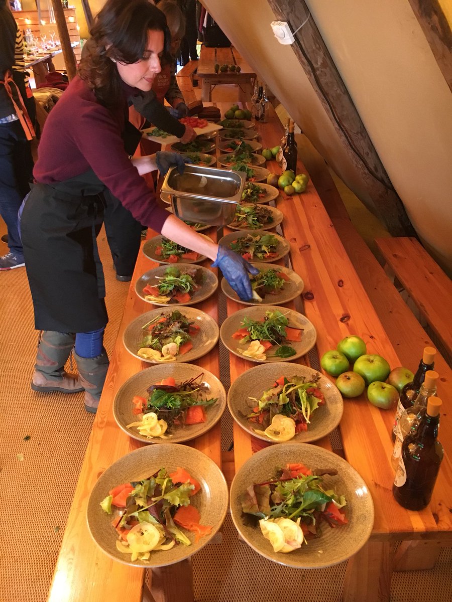 oliverjquinn's tweet photo. The table is set for a hard earned #ForagedWildFoodLunch @Crannagael for #ArmaghFoodAndCiderFest @visit_armagh @abcb_council @NITouristBoard @daera_ni @4Vicars https://t.co/BnfA4cSasi