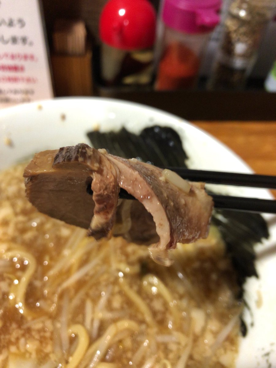 とも二郎 A Twitter 船橋に用があったが 二郎まで辿り着けず 市川 二郎系で検索して 本八幡の新天地さんに来ました 新天地ラーメン770円と 野菜増し50円をチョイス 麺は太麺細麺と150g0g300gが選べます 薄い豚さんが1枚 増せば良かった 新天地 二郎 とも二郎 A Twitter 船橋に用があったが 二郎まで辿り着けず 市川 二郎系で検索して 本八幡の新天地さんに来ました 新天地ラーメン770円と 野菜増し50円をチョイス 麺は太麺細麺と150g0g300gが選べます 薄い豚さんが1枚 増せば良かった 新天地 二郎