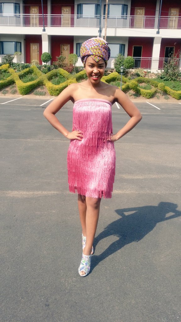 BeritaAfroSoul's tweet photo. My Sunday, as I get ready for my office for the day 🎤🎸💥 https://t.co/Xq7cTDDGvn