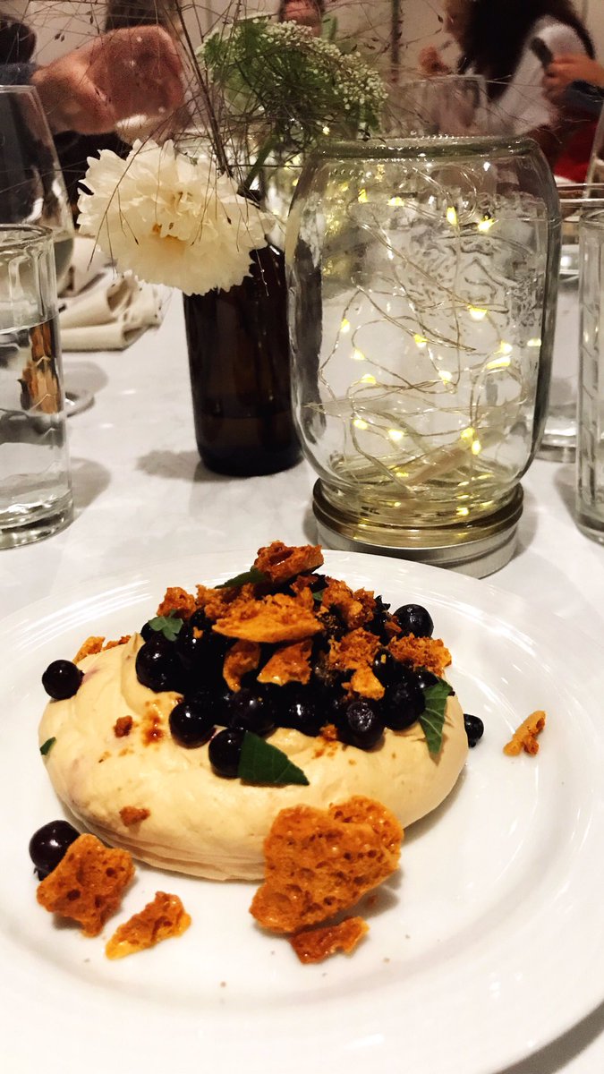 foodbloggersCA's tweet image. Our day @monasterequebec began with a food photography workshop with @dennisfprescott &amp;amp; ended with a perfect @SAISONSMTL dinner by Chef Will of Parasol and @Restaurantmais. We ended on a sweet note of burnt sugar cream, local blueberries, sponge toffee &amp;amp; hyssop ❤️
#FBC2018