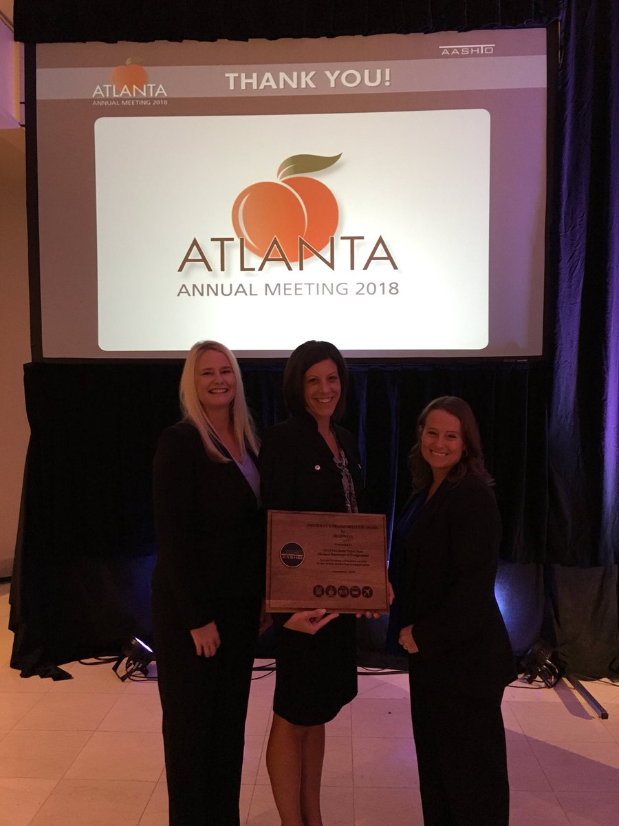 T_Kratofil's tweet photo. @MichiganDOT Kari Martin, Jen Foley & Stephanie Palmer accept @aashtospeaks Presidents Award for Highways, for US-23 #FlexRoute. @NOCoEOps https://t.co/VFr3MIyNI0
