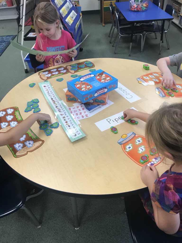 larissaSjuliano's tweet image. Love our word work time as we kick off our new year and curriculum. ❤️ #sweetiepies #playandlearning