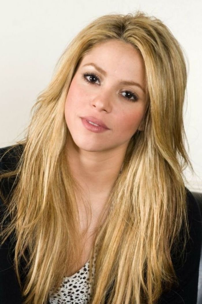 Shark S Tweet Which Hair Color Looks Better On Shakira Rt