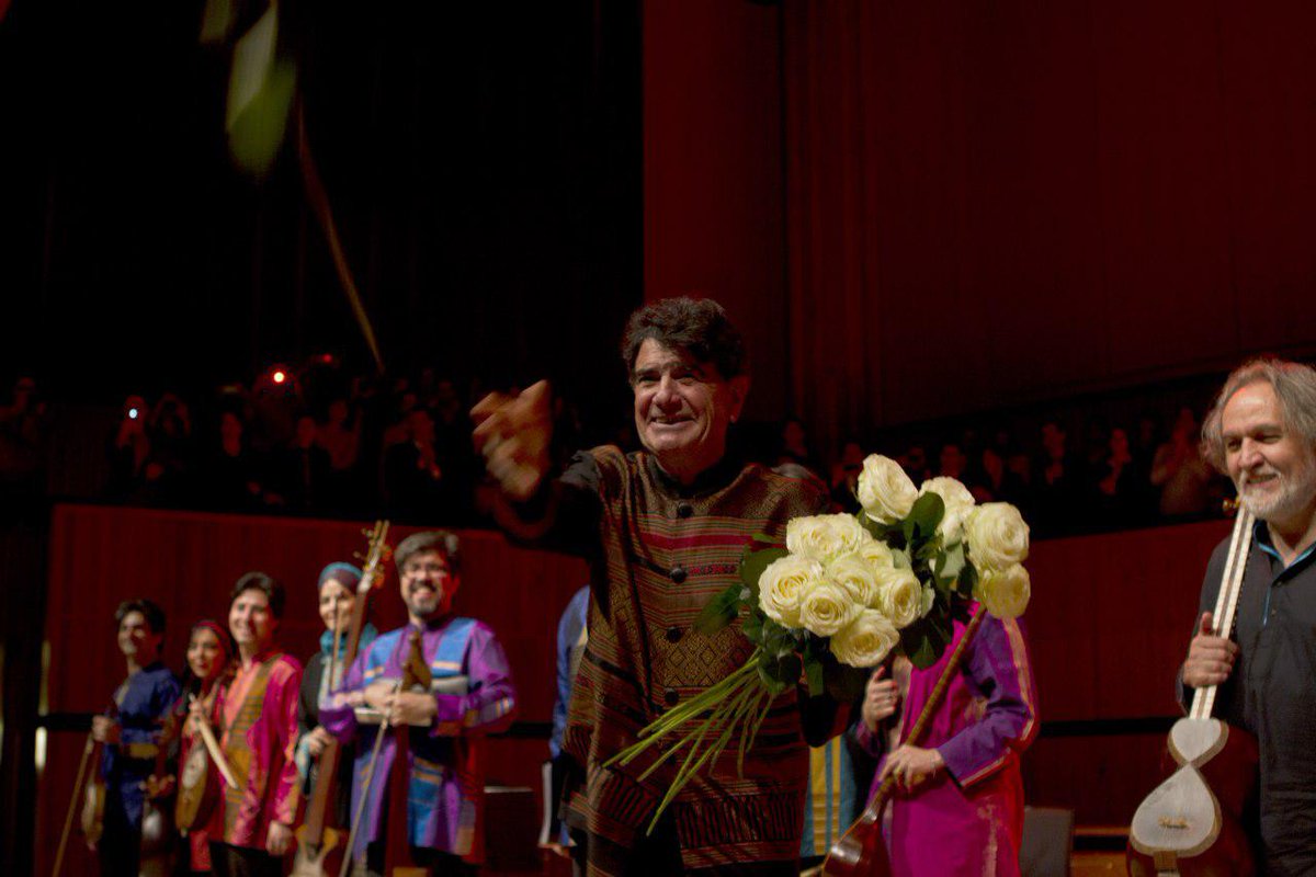 NavaArtsUk's tweet photo. به مناسب زادروز اسطوره اواز ایران - استاد محمد رضا شجریان که جان مایه اواز نمود تا پرچم هنر راستین ایران در دورترین نقاط جهان به اهتراز درآید
#navaartsuk 
#Persian_music
#Mohammadreza_Shajarian
#نوا
#محمدرضا_شجریان
سالن رویال فستیوال هال لندن ، ۲۰۱۱
@NavaArtsUk https://t.co/VgLjFTE51N