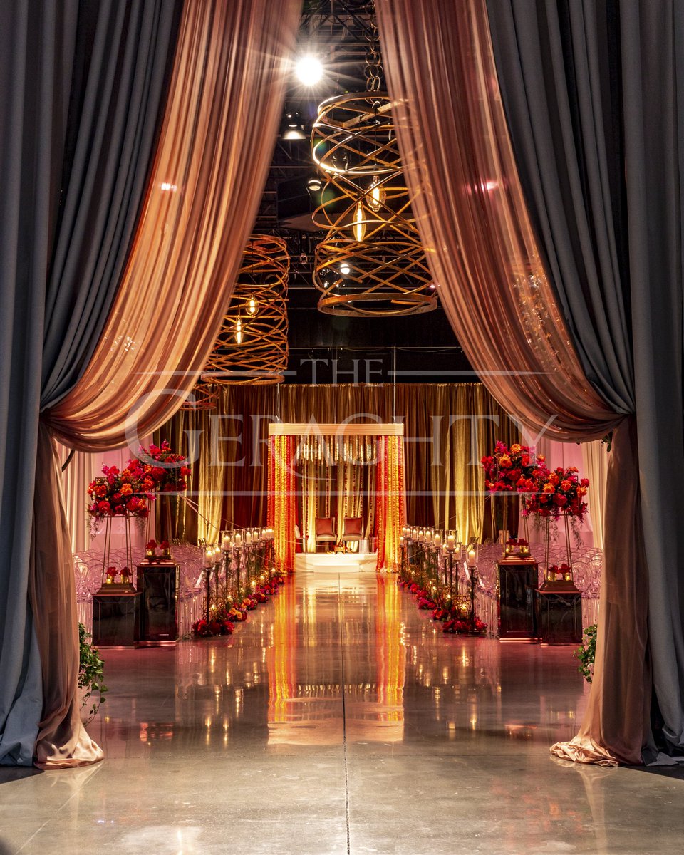 Where there’s gold there’s fire. 🔥 Heating up Vidush + Val’s stylish #aisle.