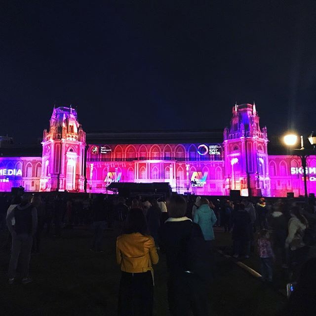OGE_Group's tweet photo. Being part of the jury for Circle of light, Moscow. Fantastic to be back!! Wonderful works #oge.group #angelsoffreedom #circleoflight https://t.co/9xpe0sOAqo https://t.co/tCONOrm8BS
