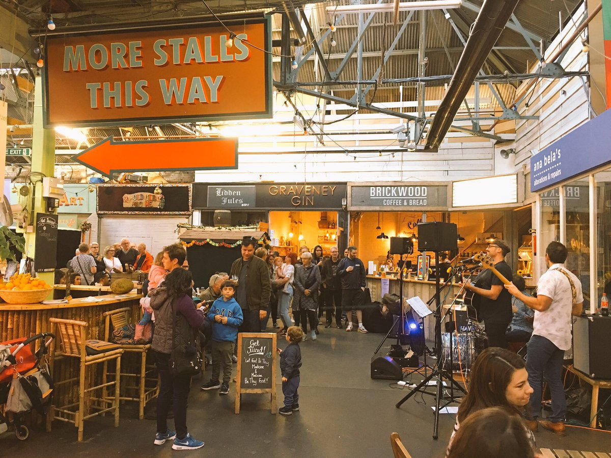 Tootopia's tweet photo. .@ModernApesBand are now rocking @TootingMarket with the help of a lively crowd! πΈ
Tootopia 2018 isn't over yet - there's the Big Tooting Quiz, @NoasisOfficial, Games Night, Irish Trad, @theB_Room, #FoodieTrail and #ThirstQuest π
https://t.co/rmBYxvaYOi π https://t.co/JAndTml98s