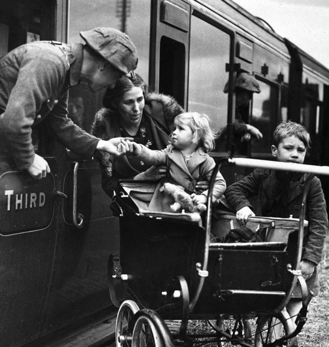 History🇬🇧WWII: farewell to the father!..........................a time of great unstoppable sadness &amp; regret, when the war-time kiddie was parted from their father for many years, due to the demands of war, many fathers missed out on the early, formative childhood years, 1939.