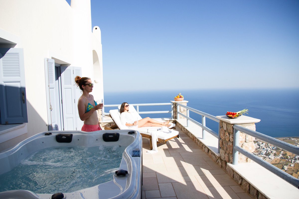 EnastronS's tweet photo. Can you think a better way to start the week?

#enastronsuites #pyrgos #Santorini #Greece https://t.co/H9yI87Nkh5