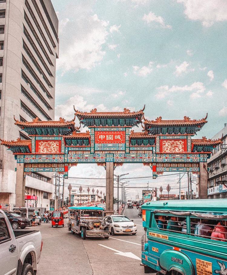 humalingblog's tweet photo. The world’s oldest Chinatown, Binondo is a cornerstone of the country’s Chinese community, featuring plenty of tea shops and Taoist temples. Indeed, this is one of many places that form the Philippines’ tapestry of traditions. #Humaling #PhilippineCulture (📸: doitforicecream IG) https://t.co/HyfSs8z8RL