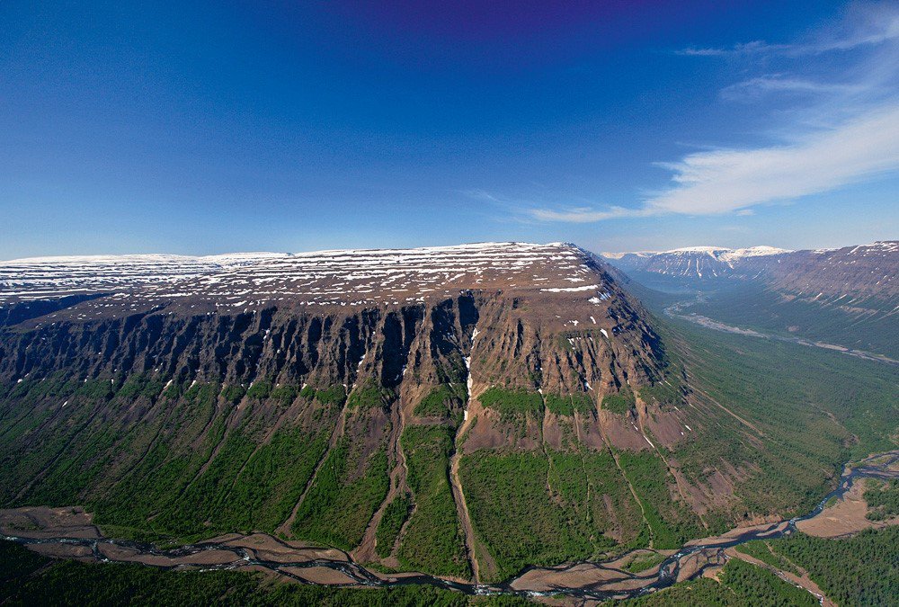 Michael28813919's tweet photo. Putorana Plateau is a mountain range located in the north-west of the Central Siberian Plateau.On the Putorana Plateau lies the Geographic Center of Russia -Lake Vivi.
#like#follow#followme#foto#winter#time#liketime#russia#vacation#travel#style#me#i #russiantours#vacation#travel https://t.co/FljDxkzZtD