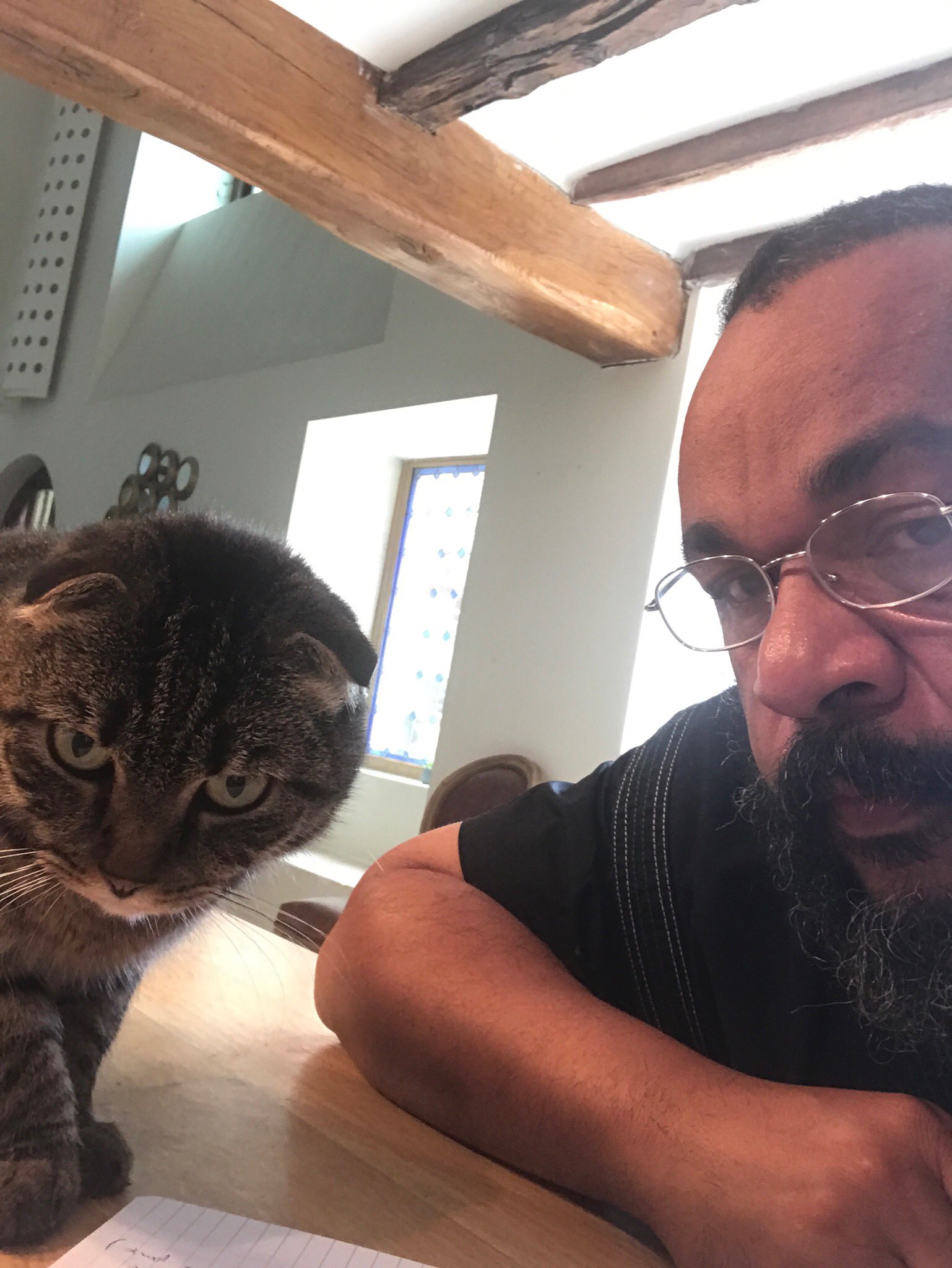 Dieudonne Officiel Le Chat Poutine Et Son Regard Du Kgb Il Est Ou Cui Cui