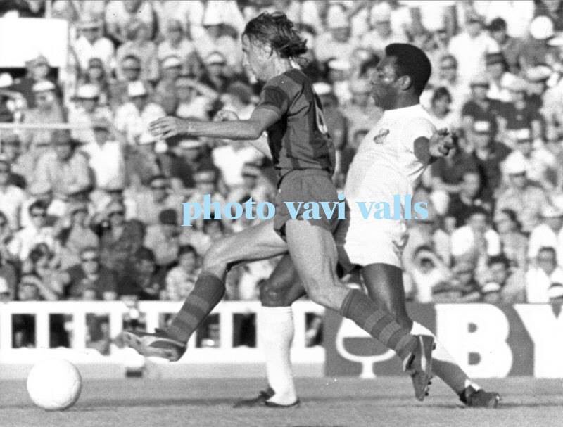 #JohanCruyff and #Pelé in the match between #FCBarcelona and #SantosFC (4-0) for the #RamónDeCarranza Trophy in #Cádiz in 1974.