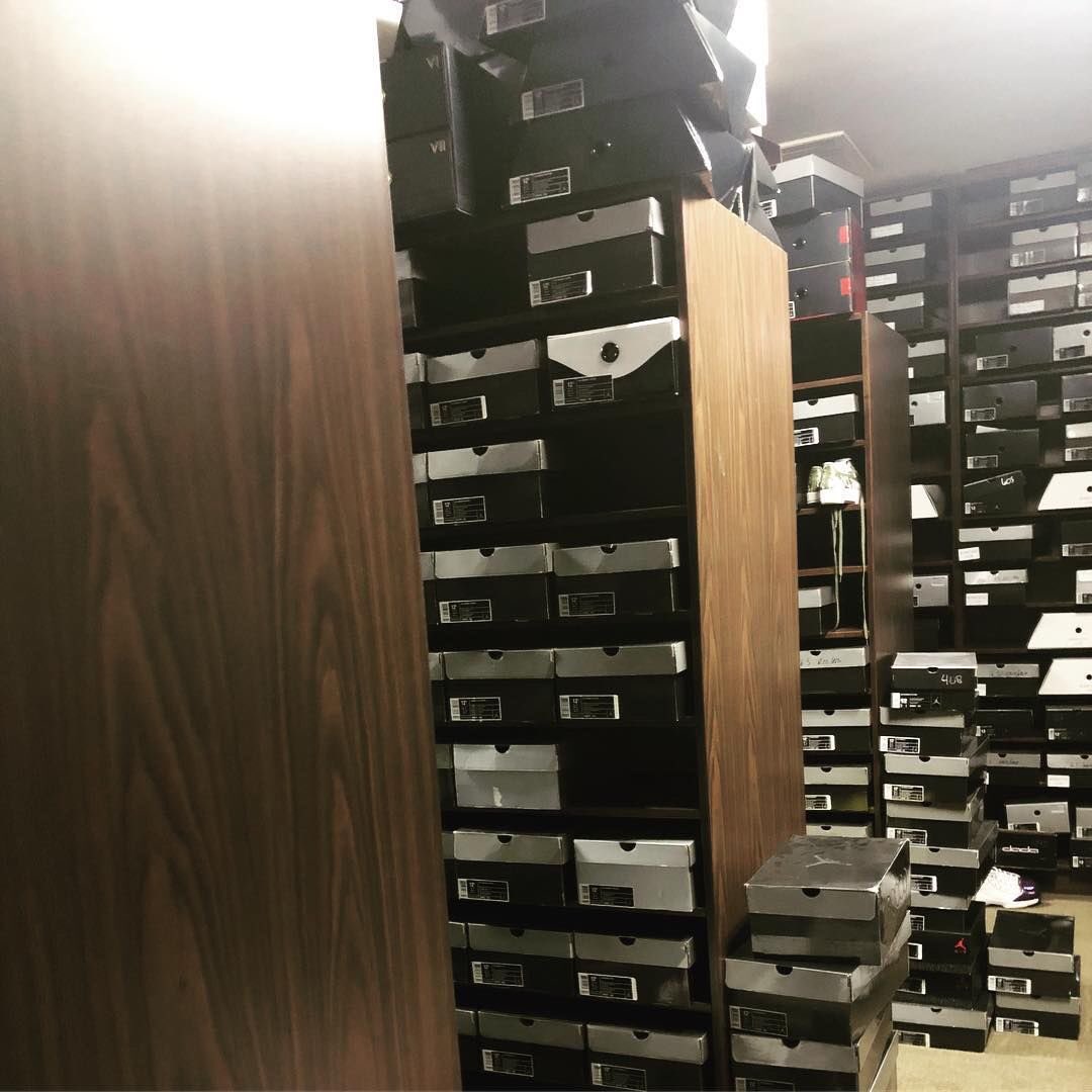 BasedOfHype's tweet image. Mike Bibby's closet 😮