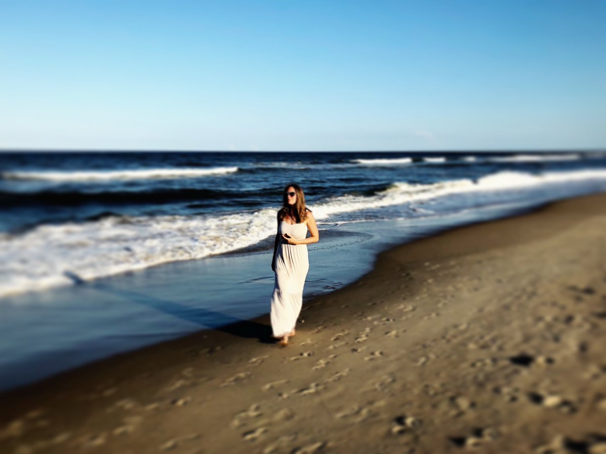 volf_eva's tweet photo. #FirstDayofFall ??? Summer flew by so fast, leaving lots of happy memories from Florida, the Outer Banks and Virginia Beach. What are your favorite destinations for #beach #vacations in ๐บ๐ธ?
#firstdayofautumn #firstdayoffall2018 #oceanforlife https://t.co/FFpTsVwScw