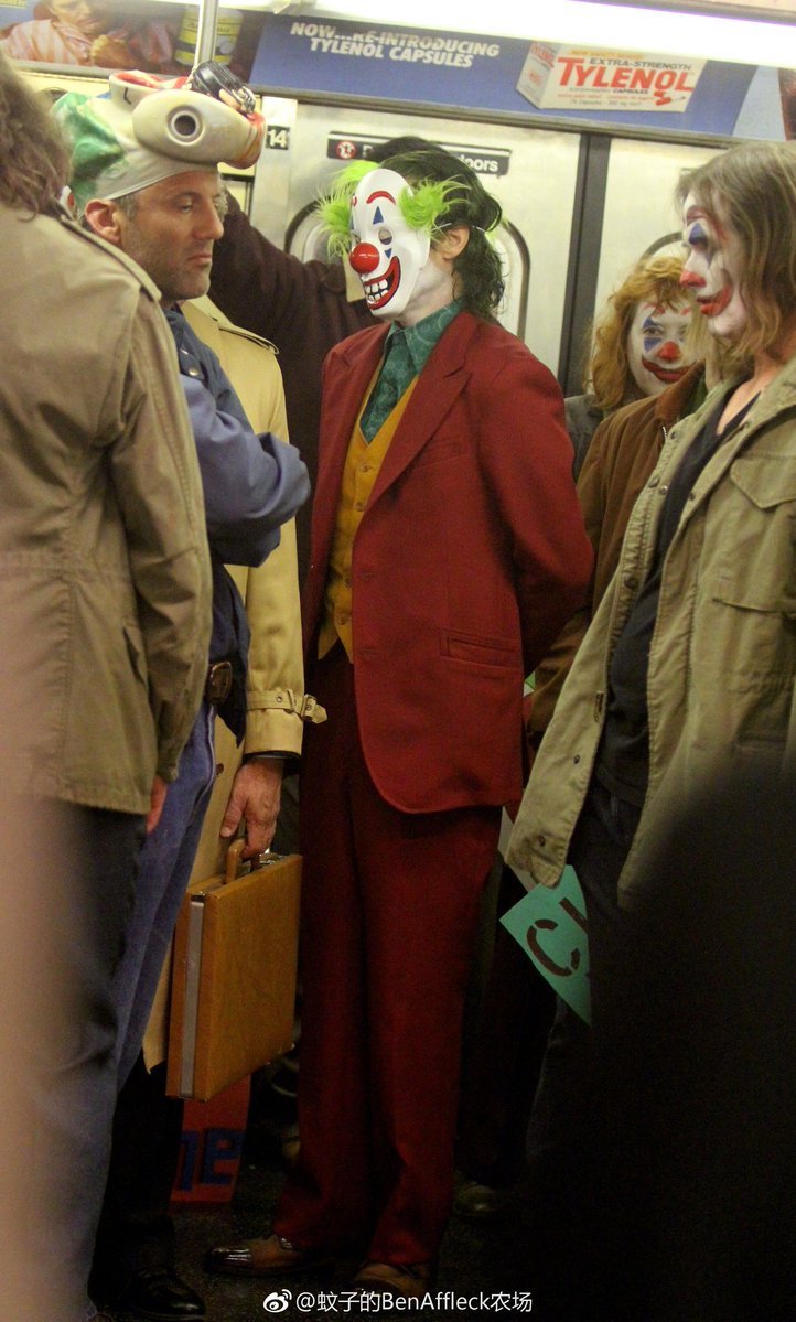 buzzpoptv's tweet image. Set Video: Joaquin Phoenix Berleluasa Di Set Penggambaran JOKER! buzzpop.tv/joker-set-vide…

#Joker #SetVideo #OnLocation #WorldsOfDC #BuzzPopTV