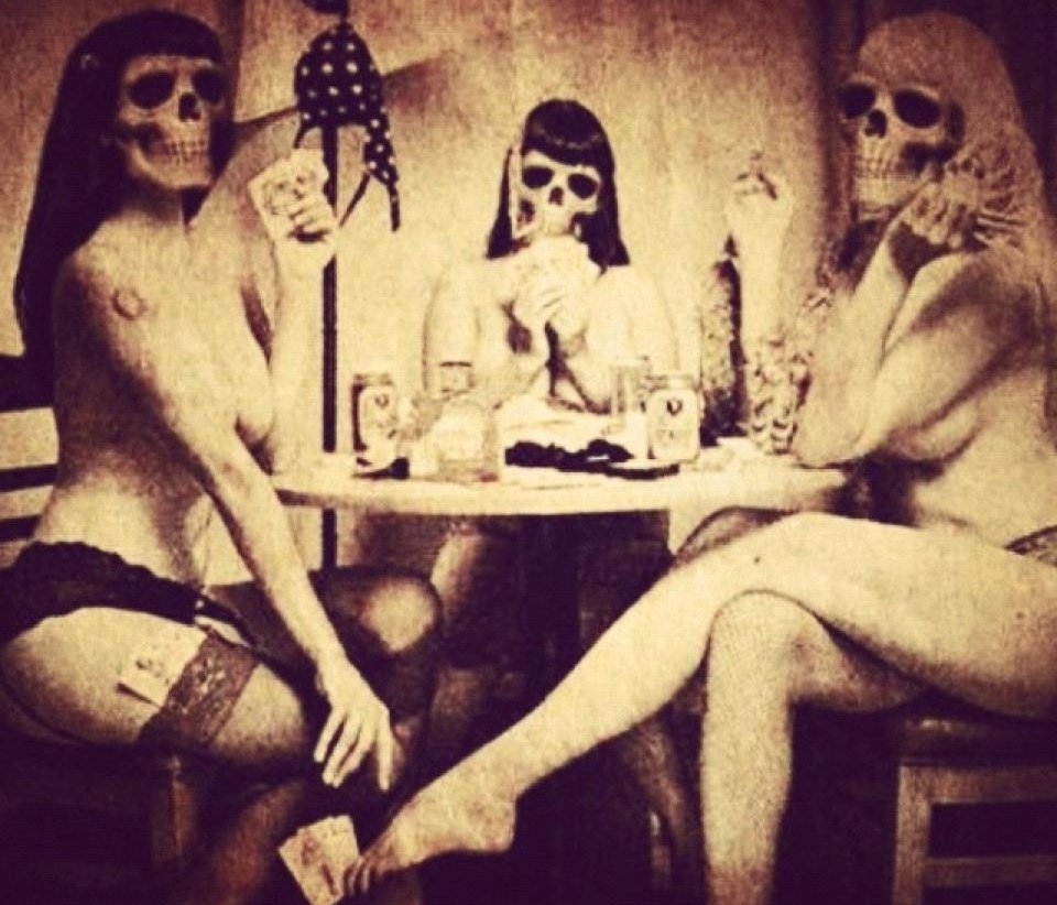 Cabinet of Curiosities Halloween Dinner Show &amp; Party 27 Oct - Costume tips: sideshow burlesque, collectors &amp; taxidermists, freaks &amp; abominations, fetish, Victorian, Parisian, gothic, exotic dignitaries. halloweenamsterdam.com #amsterdam #Halloween2018