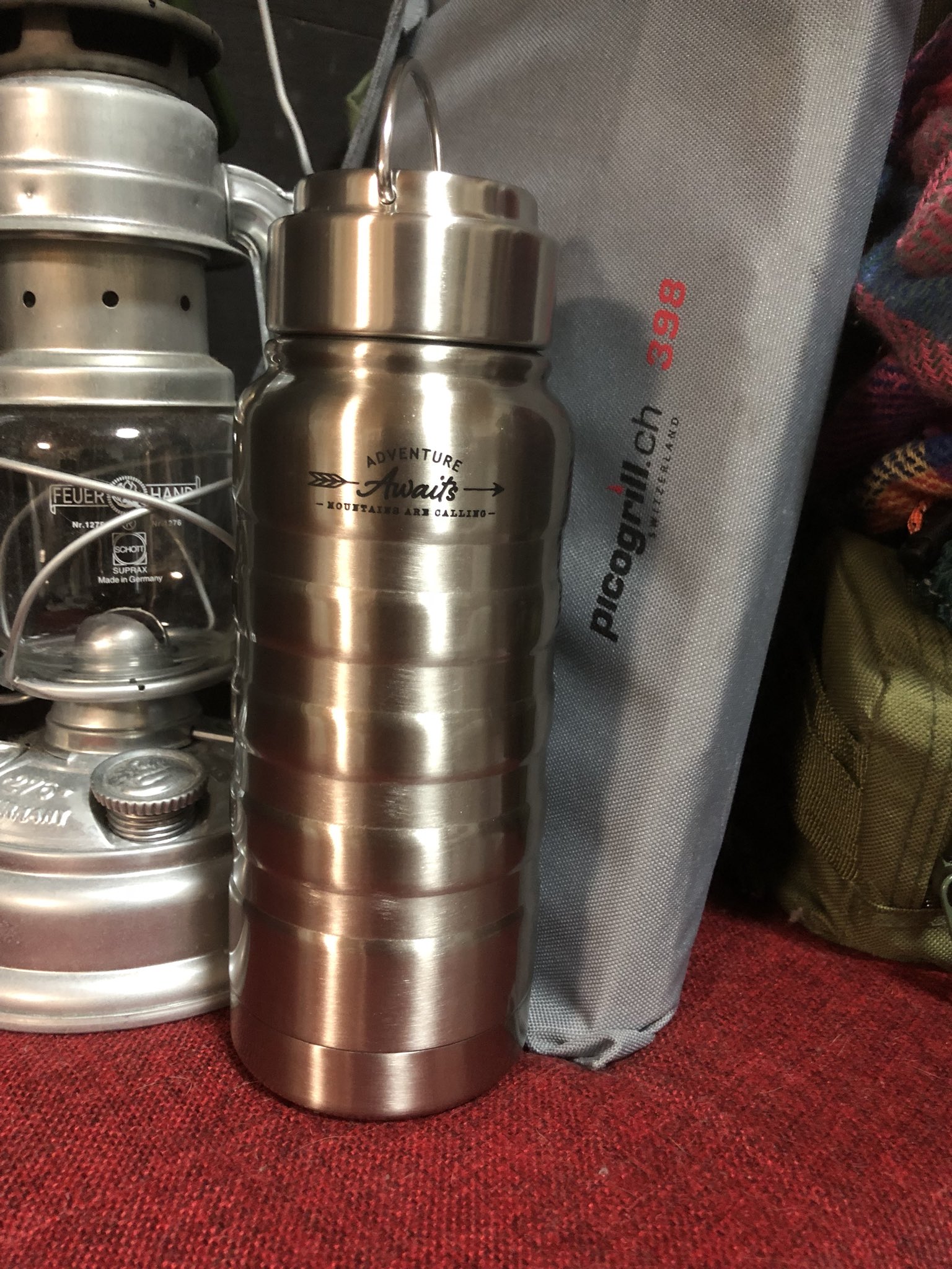 Totsu クリーンカンティーン ナルゲンボトル のような直火できるステンレスボトルを探していたところニトリで900円で発見 D 2層構造ではなさそうなので いけるかな 焚き火にブチ切れこんでやる ٩ 0 ۶ 焚き火 ソロキャンプ