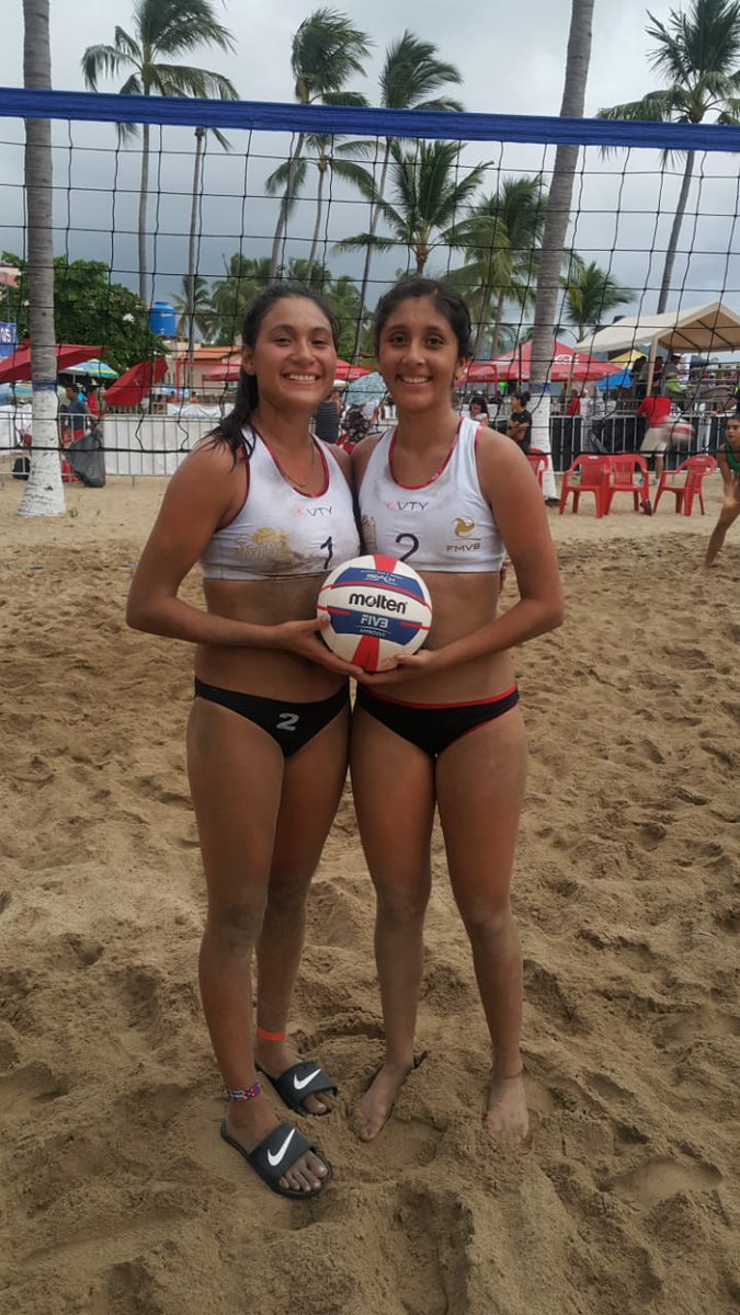 voleibolFMVB's tweet photo. En la 2a semifinal nuestro representativo juvenil que estará en @OLIMPICOSJUEGOS Atenas Guzmán y Karla Romero enfrentan a Laurita Escarpeta y Freda López. https://t.co/hyx9c8N0EI