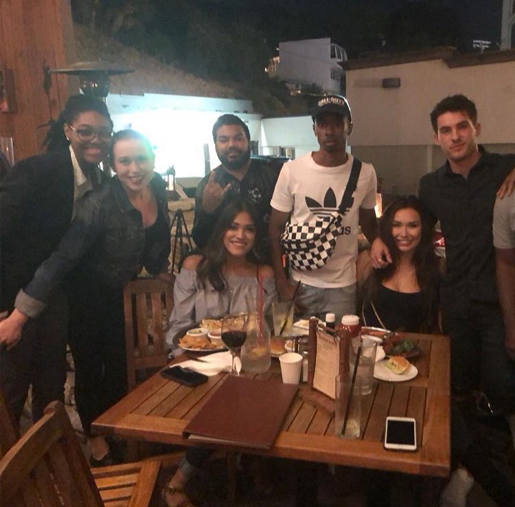 CodyCUpdates's tweet photo. [📸]

Adrian Dev via Instagram: “@ slatalent family outing @ is thesaddleranch thank you for the hospitality”

Adrian Dev postou essas fotos em seu Instagram. Rolou um encontrão do pessoal que faz parte da SLA (agência de talentos). https://t.co/PCRr3pUisi