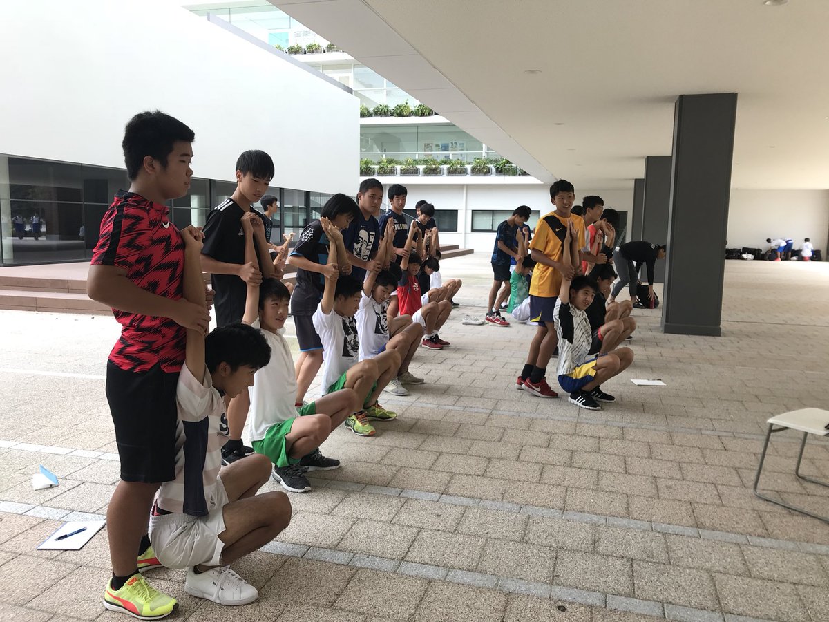 石井たえこ 神戸学院大学附属高等学校サッカー部 たっぷりストレッチし たっぷりストトレし たっぷりステップ 頑張りましたー 筋肉痛 マメは大丈夫かな 次回までの宿題 皆んなで頑張って下さい