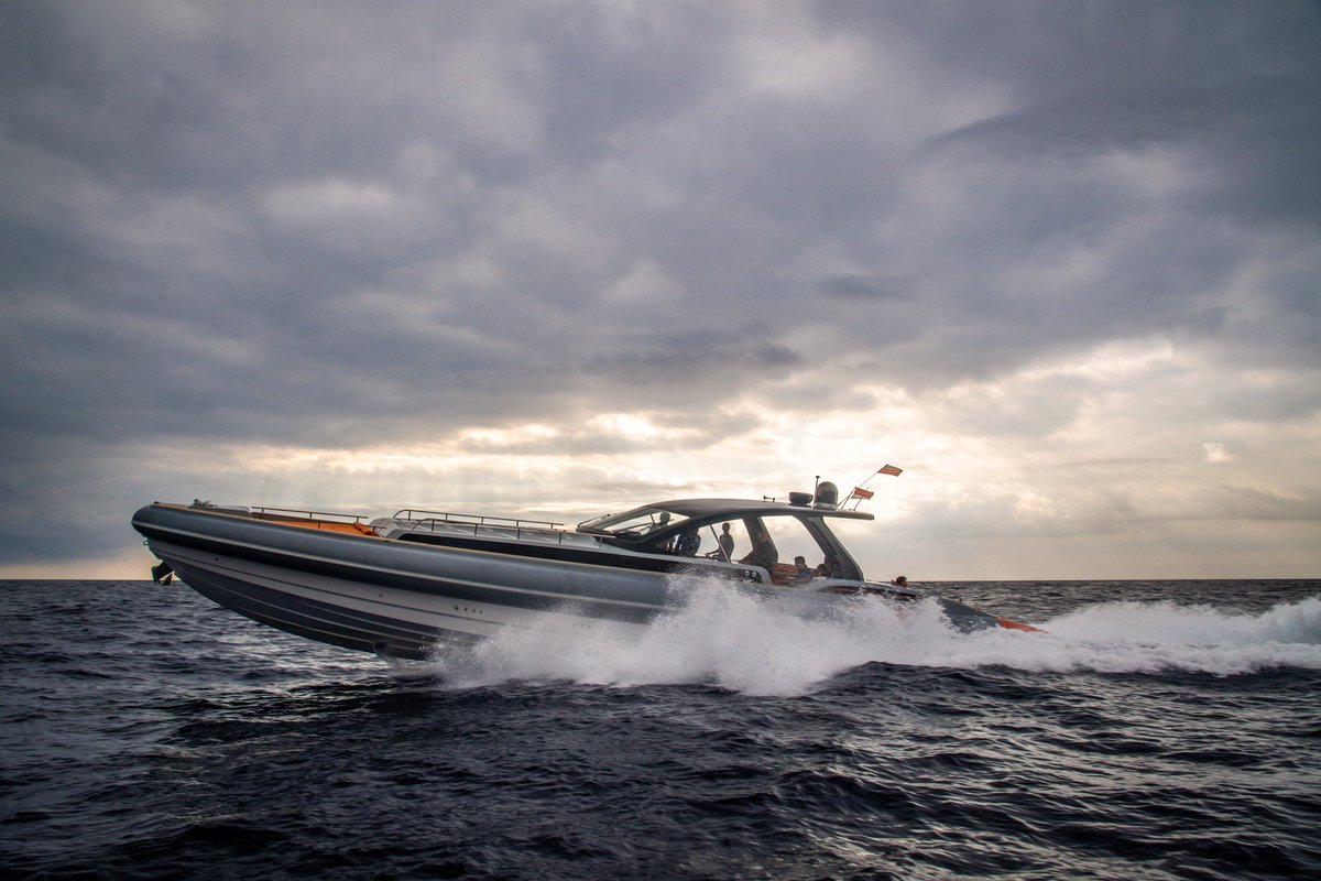 Pirelli's tweet image. Two wheels, four wheels and today on water! 🚤
The #PZeroWorld opens in #MonteCarlo 

#Pirelli1900 #PirelliDesign