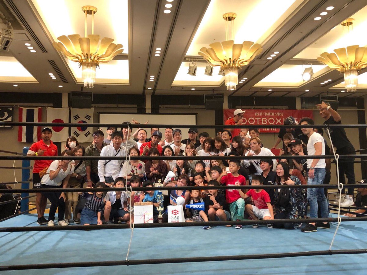to_to_0415's tweet photo. 今日は名古屋でmisakiのメイン試合でした😄
判定で見事勝利✨おめでとう🎊
いい仕上がりで試合に挑めてたと思います👍
最後はmisaki案でみんなでリングで写真📸ありがとうございました😊

#シュートボクシング
#勝川プラザ
#Central23
#MISAKI

@SHOOT_BOXING 
@02misaki02 https://t.co/Ygnbx0NQLh