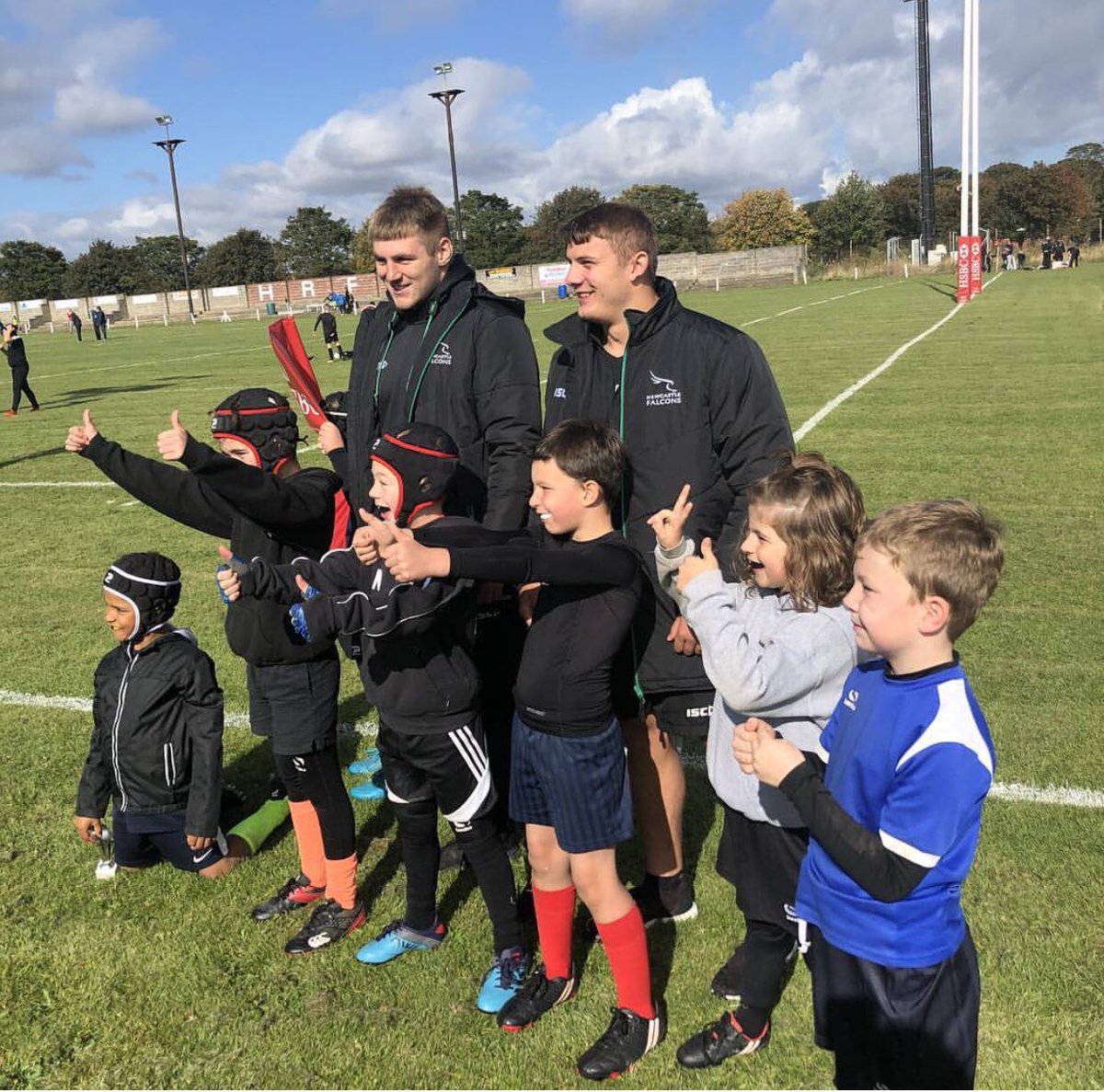 MorganPassman3's tweet photo. Good morning down at Hartlepool old boys this morning with @tommarshallll some great young talent @FalconsRugby @FalconsCF #playerblitz https://t.co/0ukToh7PiC