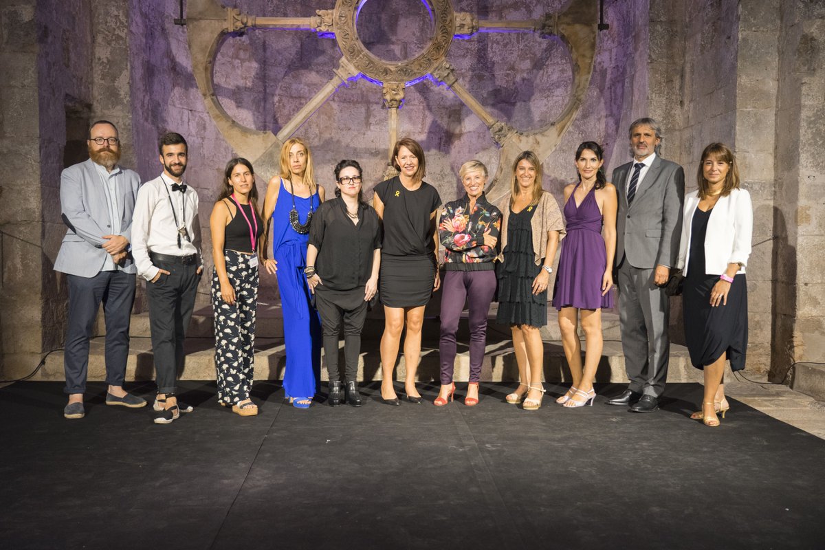Gimoda_'s tweet photo. Avui estem nostàlgics i us volem donar les gràcies a tots els que heu format part i a tots els que heu assistit a la setmana de la moda de Girona 💗 Molt contents d'aquesta edició #gracies A la fotografia hi falten moltes persones però també hi son 💗 https://t.co/Ctd7noM0zJ