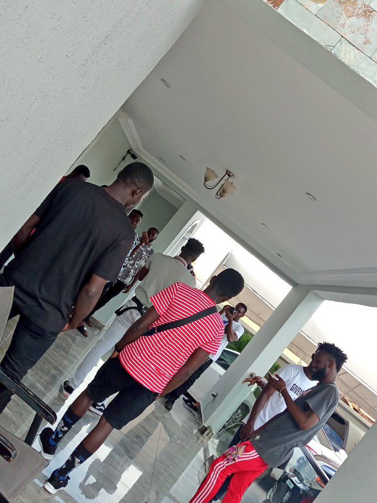 kwaolezzes's tweet image. SARKODIE&apos;s house is on fire!!! 

GH got talent! 

#Biibibachallenge 
#BiibaChallenge 
#BiibiBa