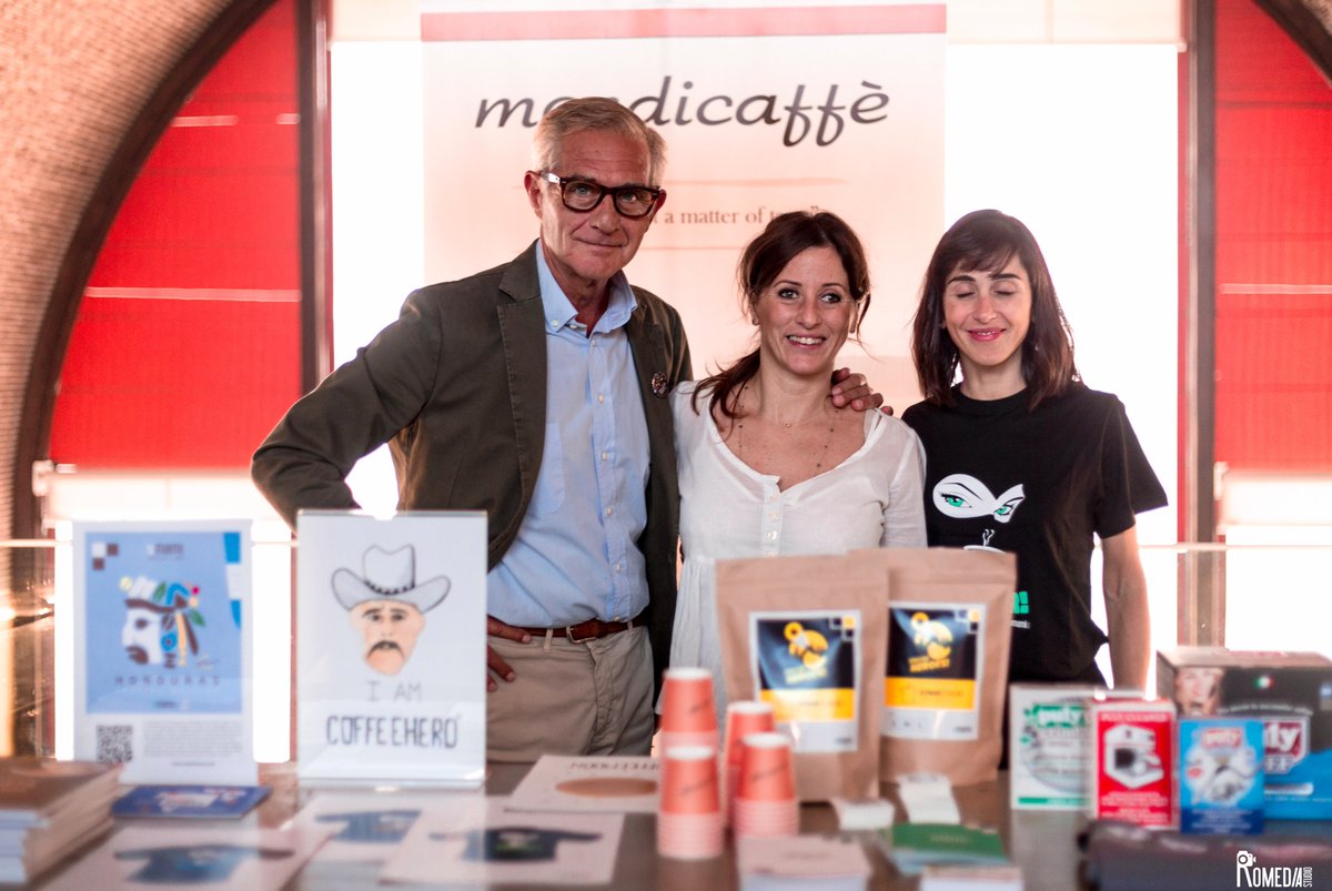 UmamiArea's tweet photo. Io bevo caffè di qualità del Perù il 21 settembre ha deliziato i palati di centinaia di visitatori che sono passati per scoprire i caffè di qualità del Perù forniti anche da IMPERATOR di Trieste e preparati in espresso e con Hario V60, filtro BUNN e areopress https://t.co/ecWds8AEIa