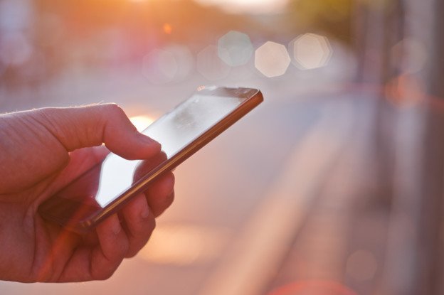 OSul_noticias's tweet photo. A #Anatel começou a enviar alertas sobre bloqueios de celulares irregulares em 10 Estados brasileiros https://t.co/Jr6kXPEwSC #AparelhosCelularesAdulterados #BloqueioDeCelular #CelularIrregulares https://t.co/y8nQiuOhVv